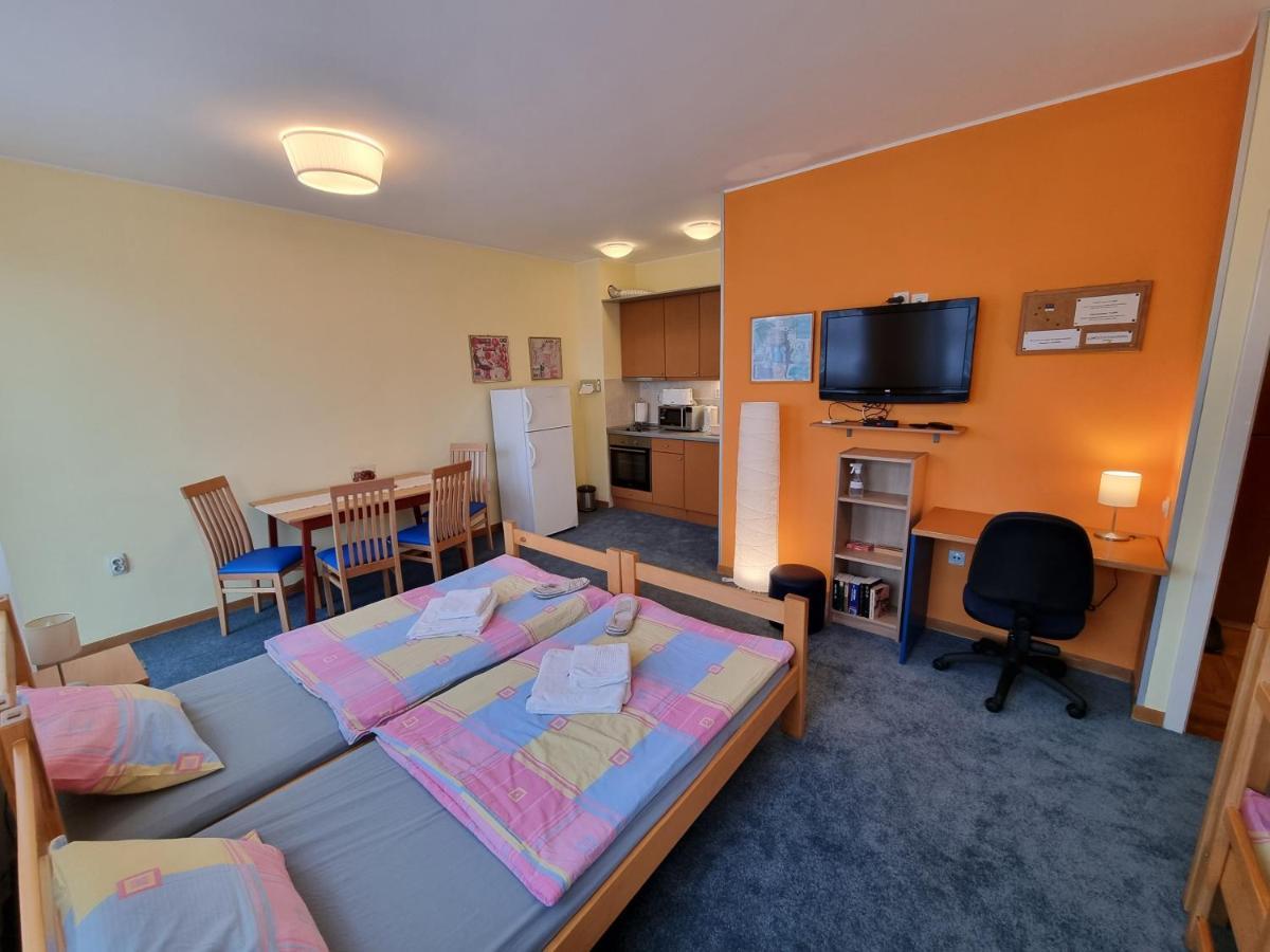 Spirit Hostel And Apartments Beograd Bagian luar foto