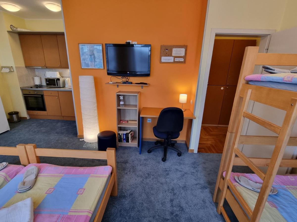 Spirit Hostel And Apartments Beograd Bagian luar foto