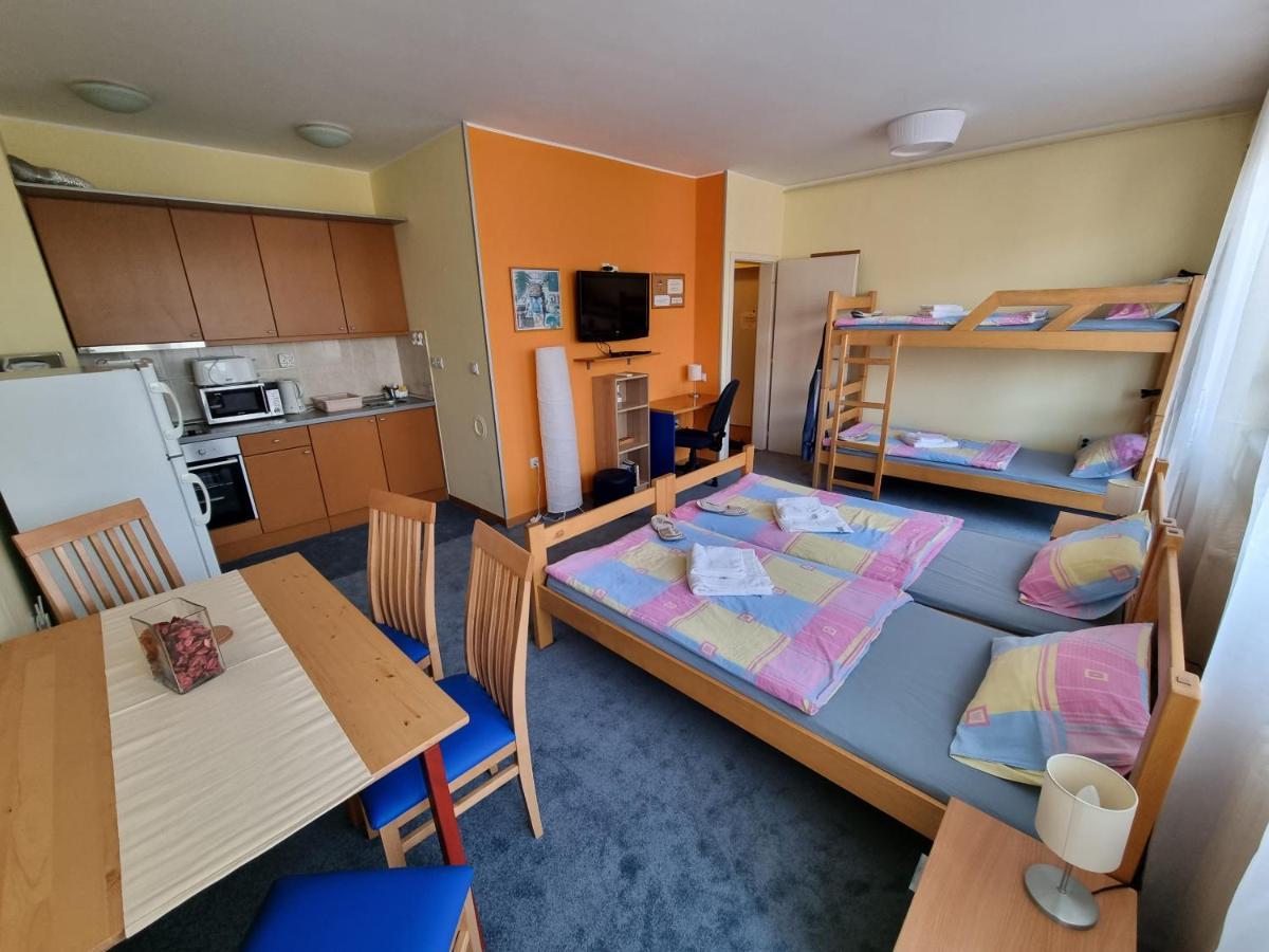 Spirit Hostel And Apartments Beograd Bagian luar foto
