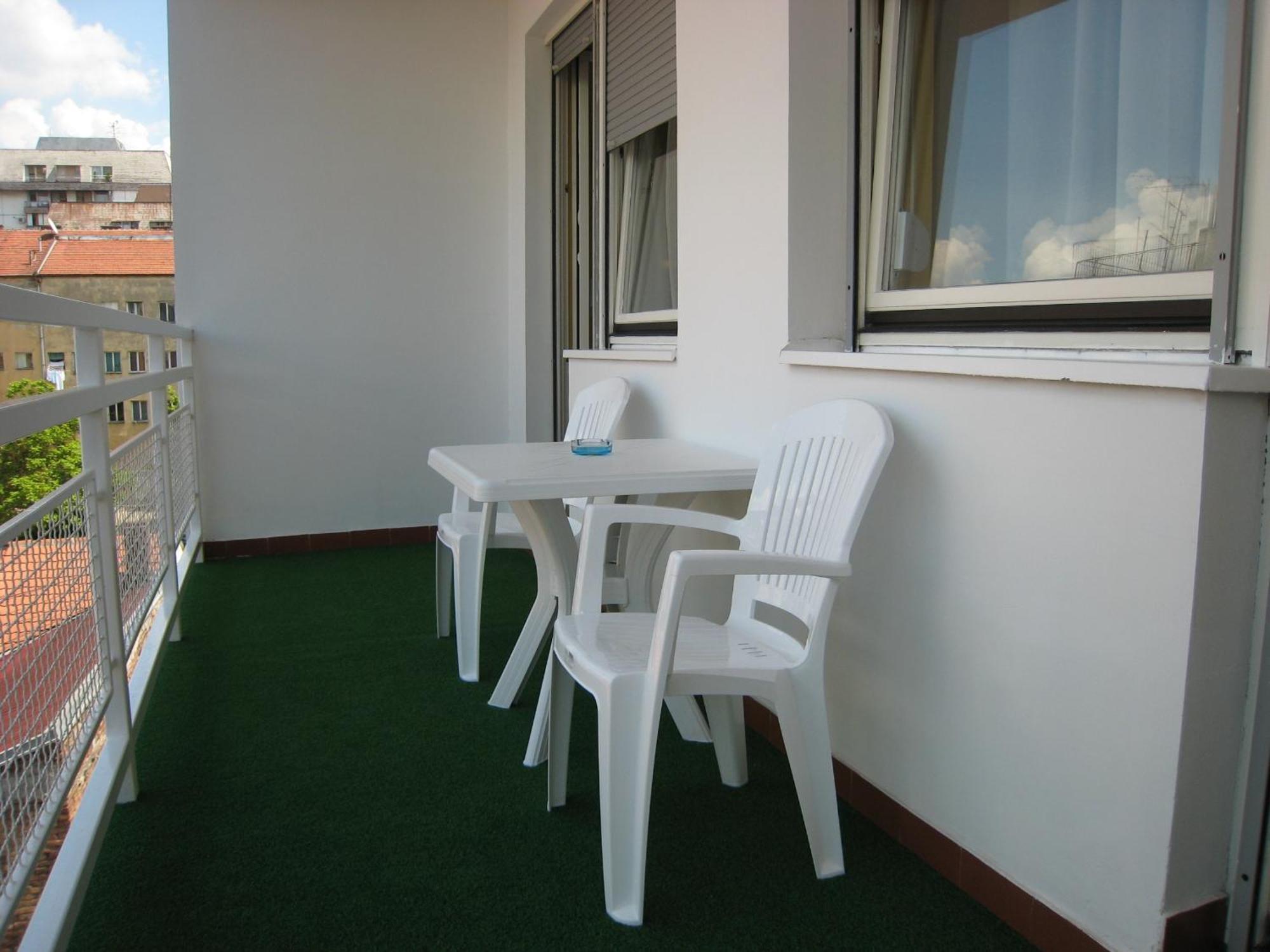 Spirit Hostel And Apartments Beograd Bagian luar foto