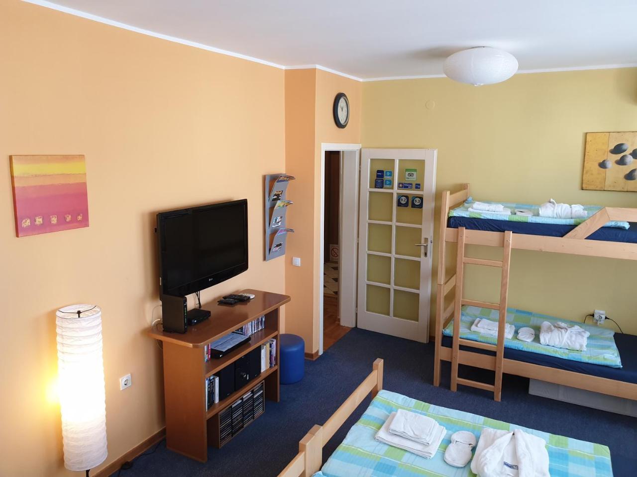 Spirit Hostel And Apartments Beograd Bagian luar foto