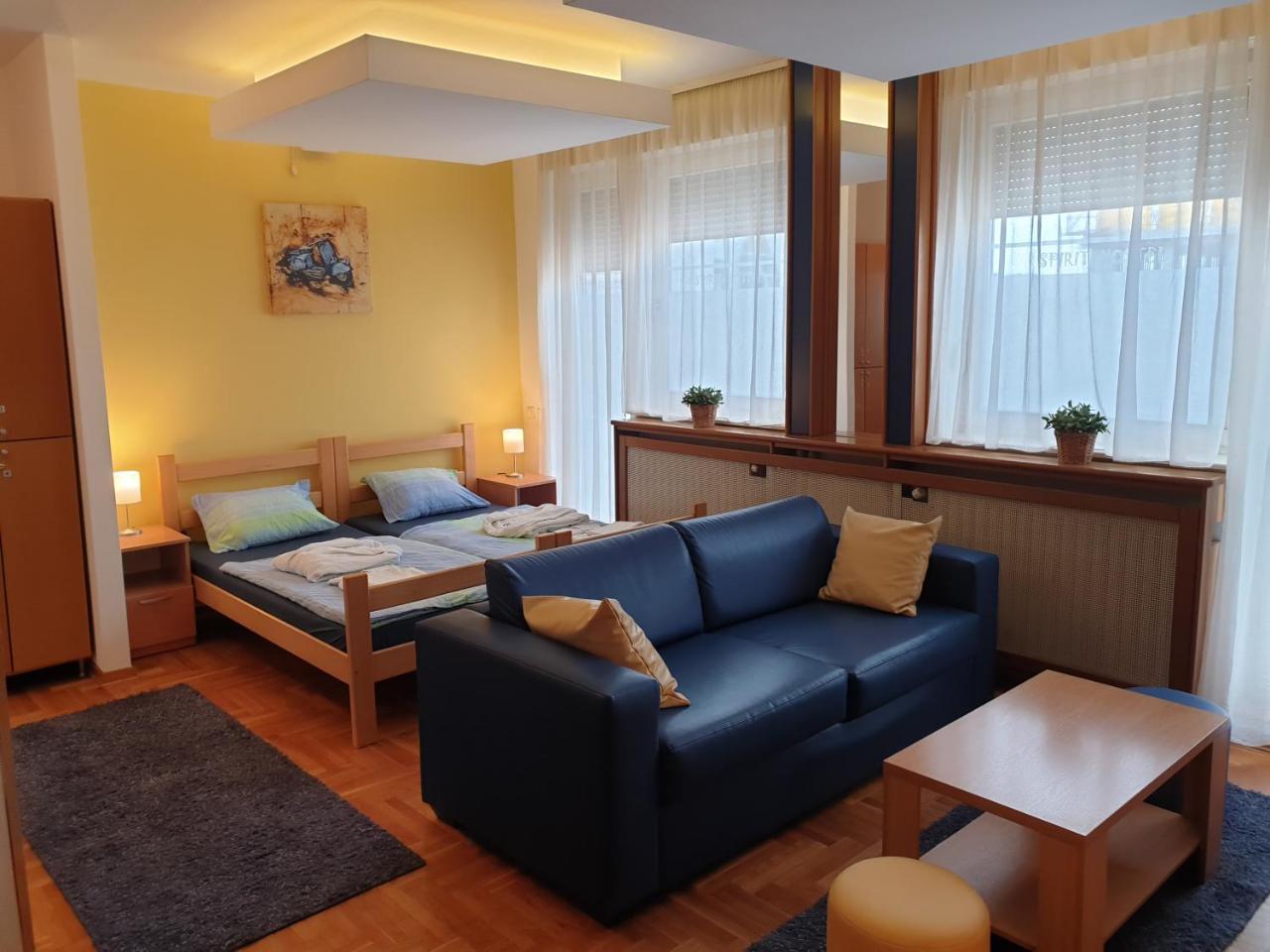 Spirit Hostel And Apartments Beograd Bagian luar foto