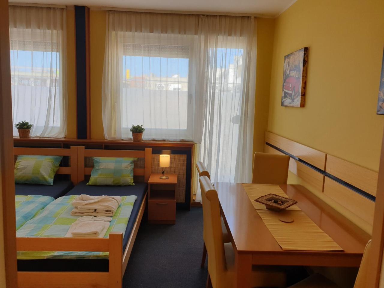 Spirit Hostel And Apartments Beograd Bagian luar foto